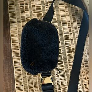 Lululemon Everywhere Sherpa Belt Bag